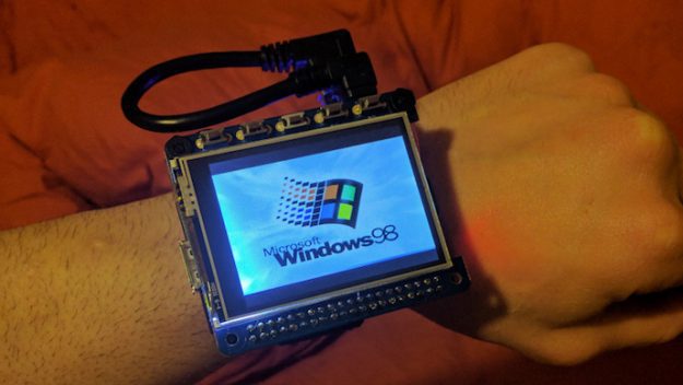 世界よこれがスマートウォッチだ Windows 98が動作する腕時計が誕生 ソフトアンテナブログ